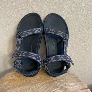 Teva Sandals Big Kids size 4 black, NWOT